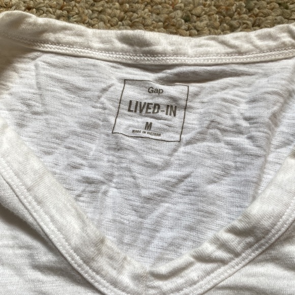 GAP V-Neck T-Shirt - Picture 3 of 3